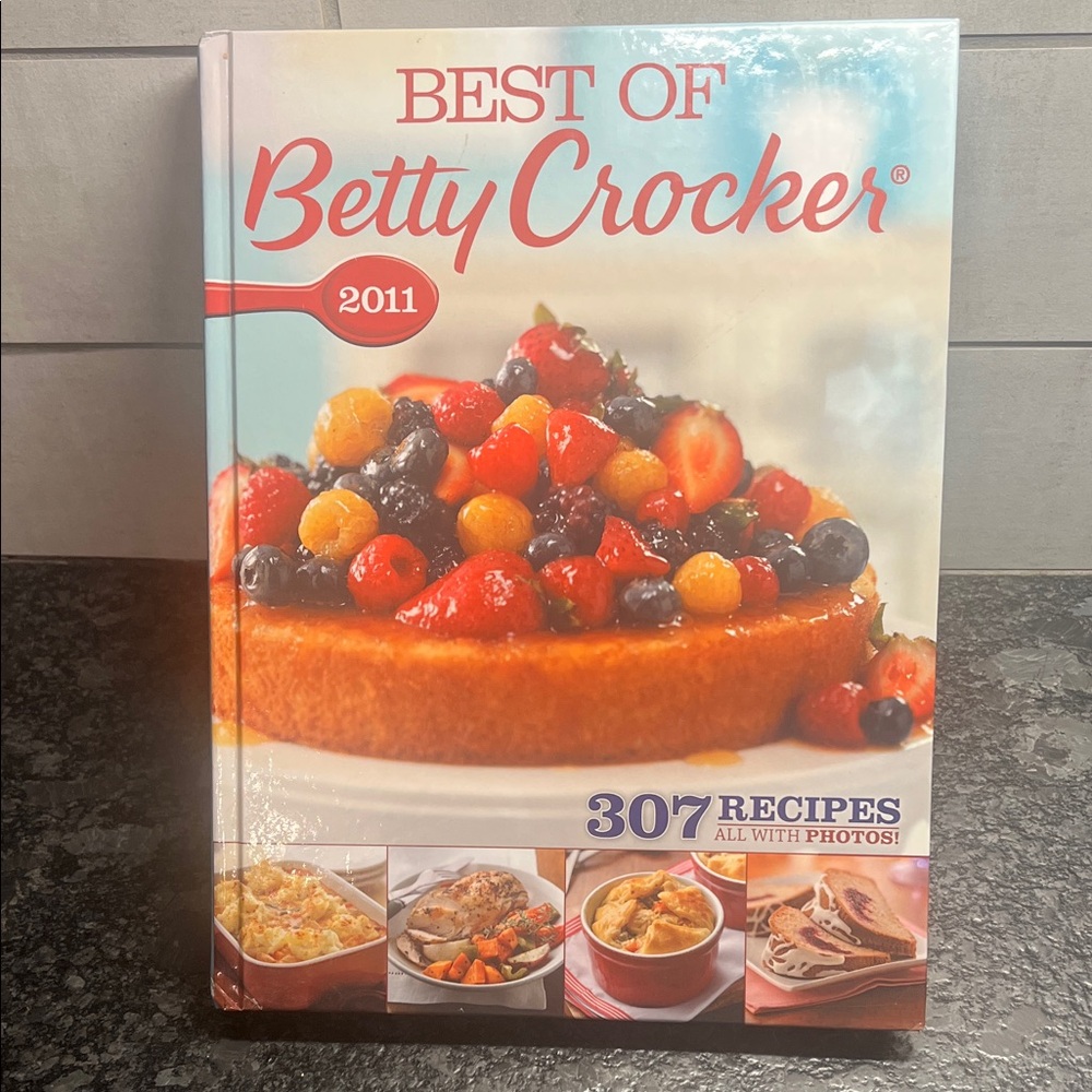 Betty Crocker 2011 Cookbook with 307 Recipes. Book is like new.